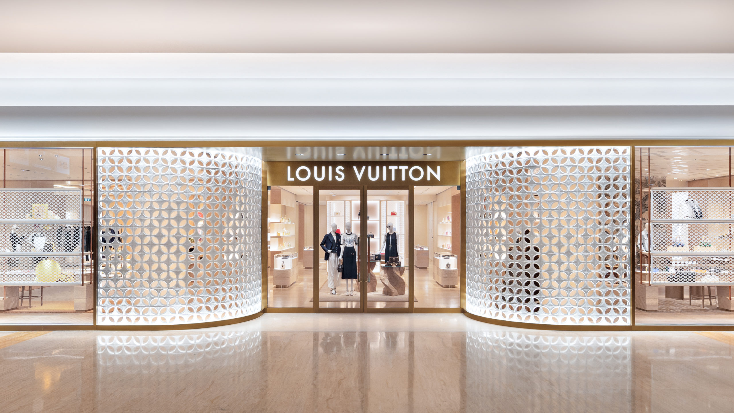 Louis Vuitton Hadirkan Pesona Indonesia ke Butik Plaza Indonesia