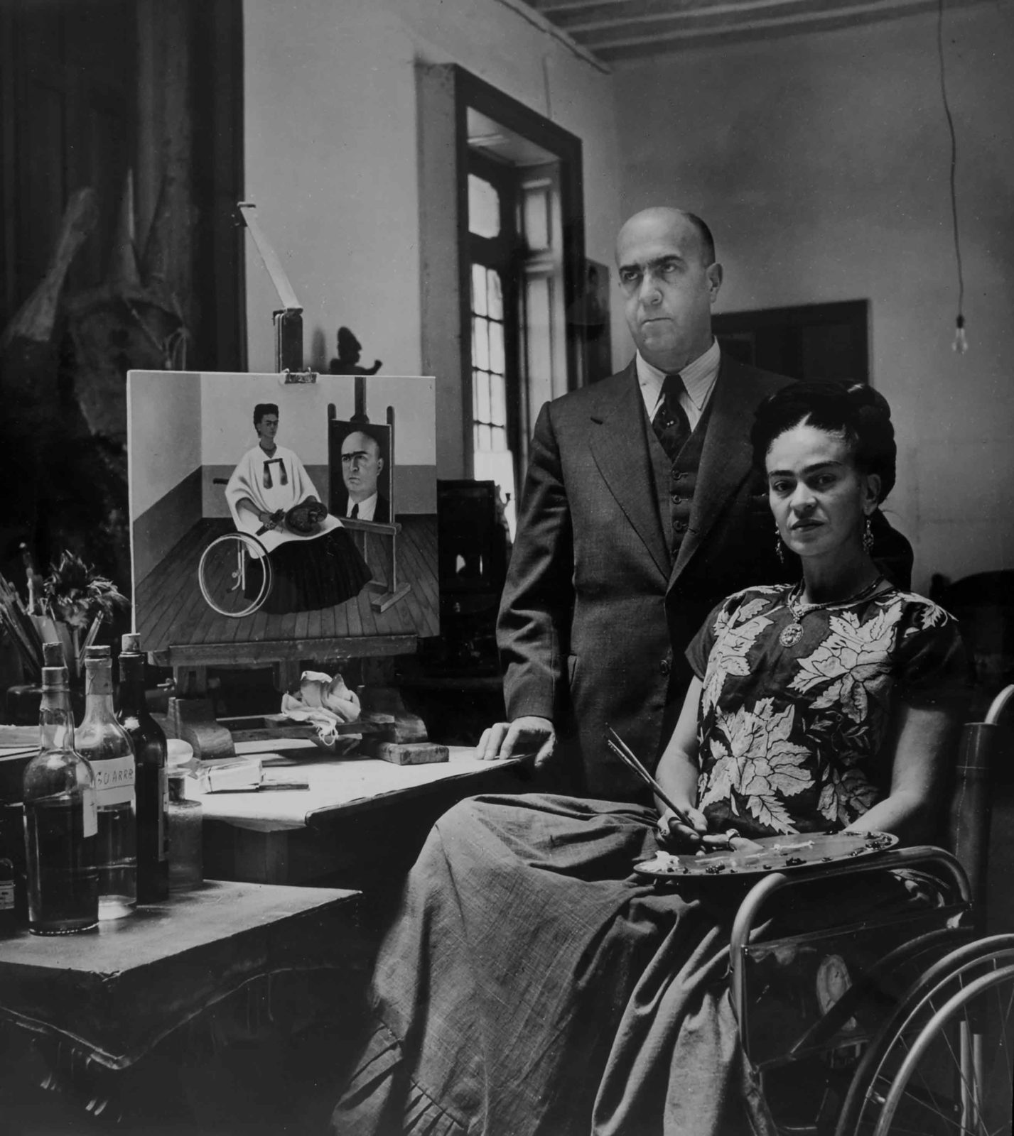 Frida Kahlo and Dr. Juan Farill with her Self-Portrait © Gisele Freund | IMEC | fonds MCC