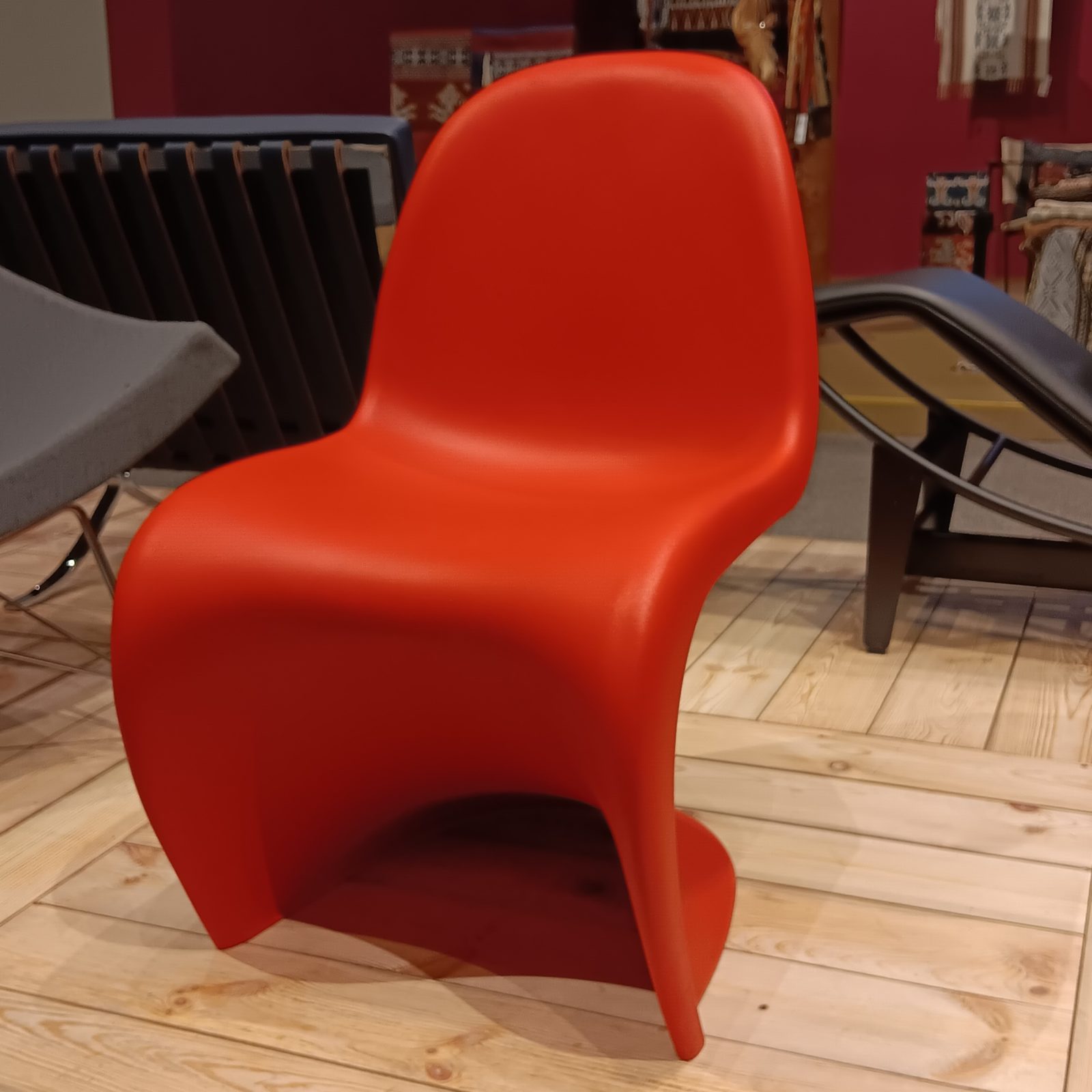 Panton chair, koleksi kursi ikonik dari Verner Panton