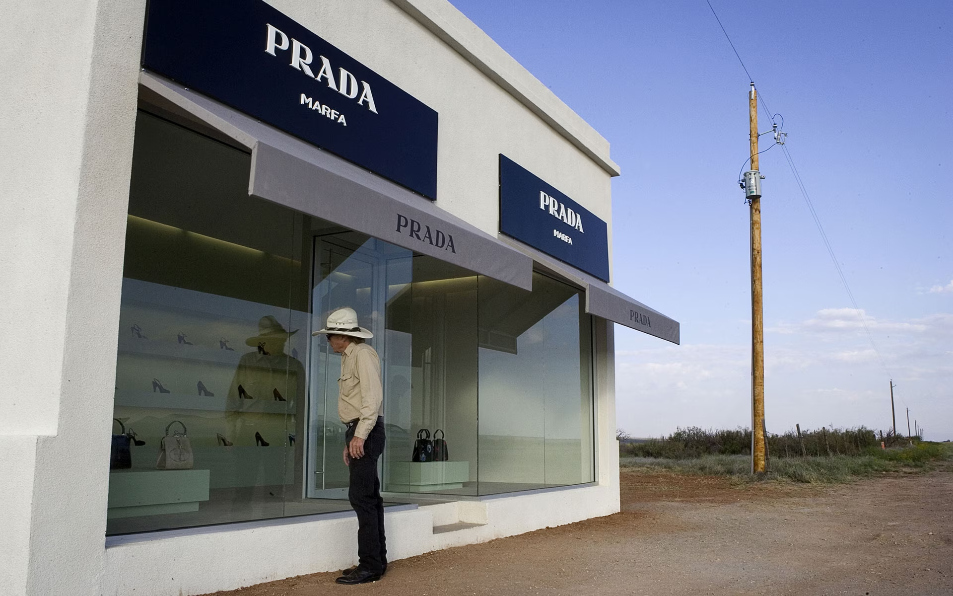 Prada Marfa: Butik, Seni atau Kritik?