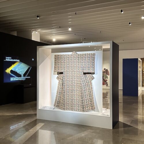 Jalinan Waktu antara Indonesia dan Jepang dalam Wastra Serta Warna