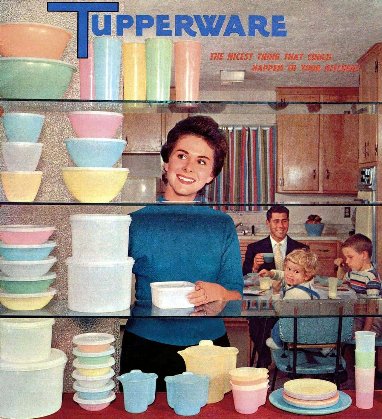 Rangkaian produk Tupperware yang dapat disusun dan membuat penyimpanan menjadi rapi
