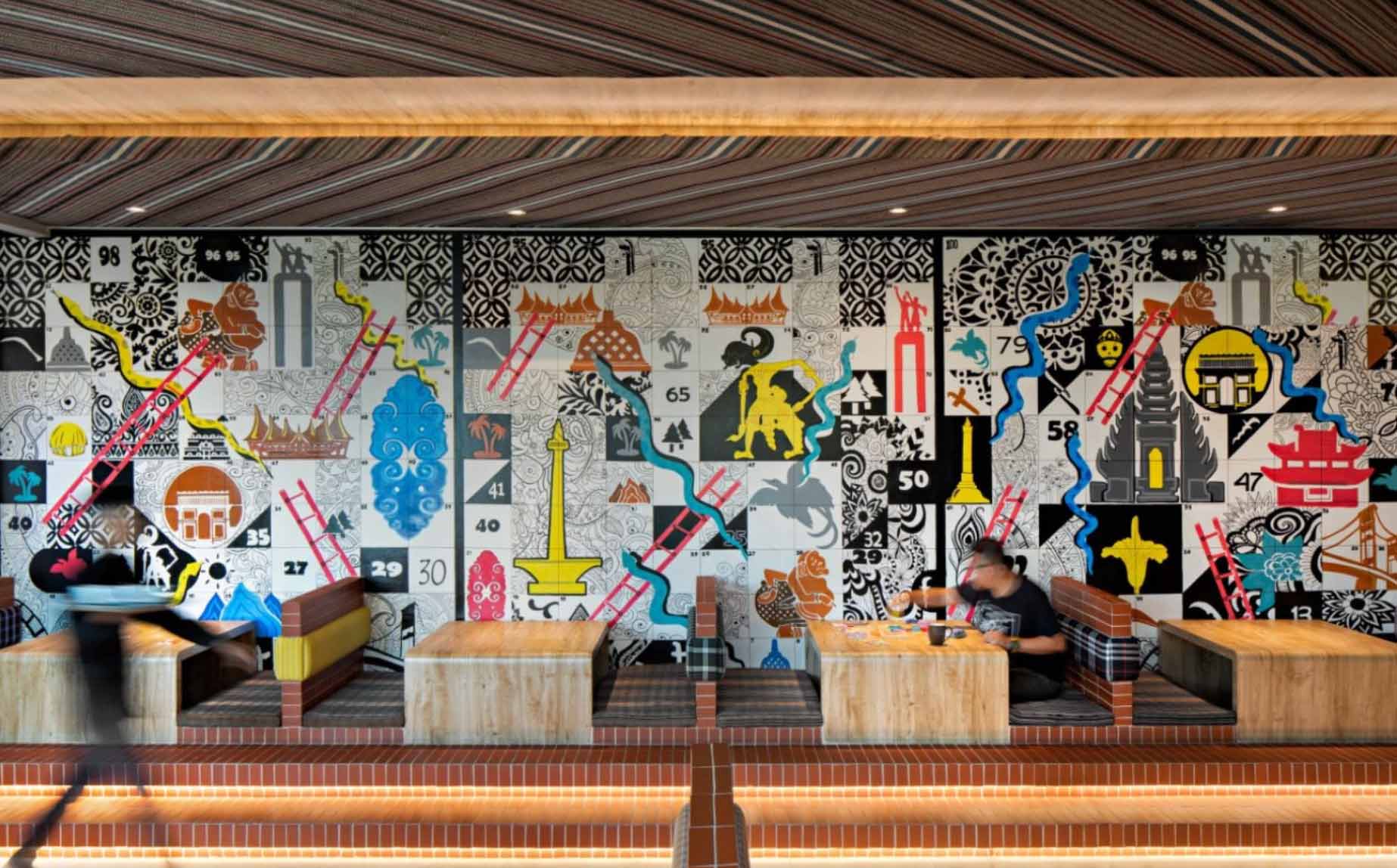 ular tangga sebagai desain interior kafe di Jakarta, Indonesia