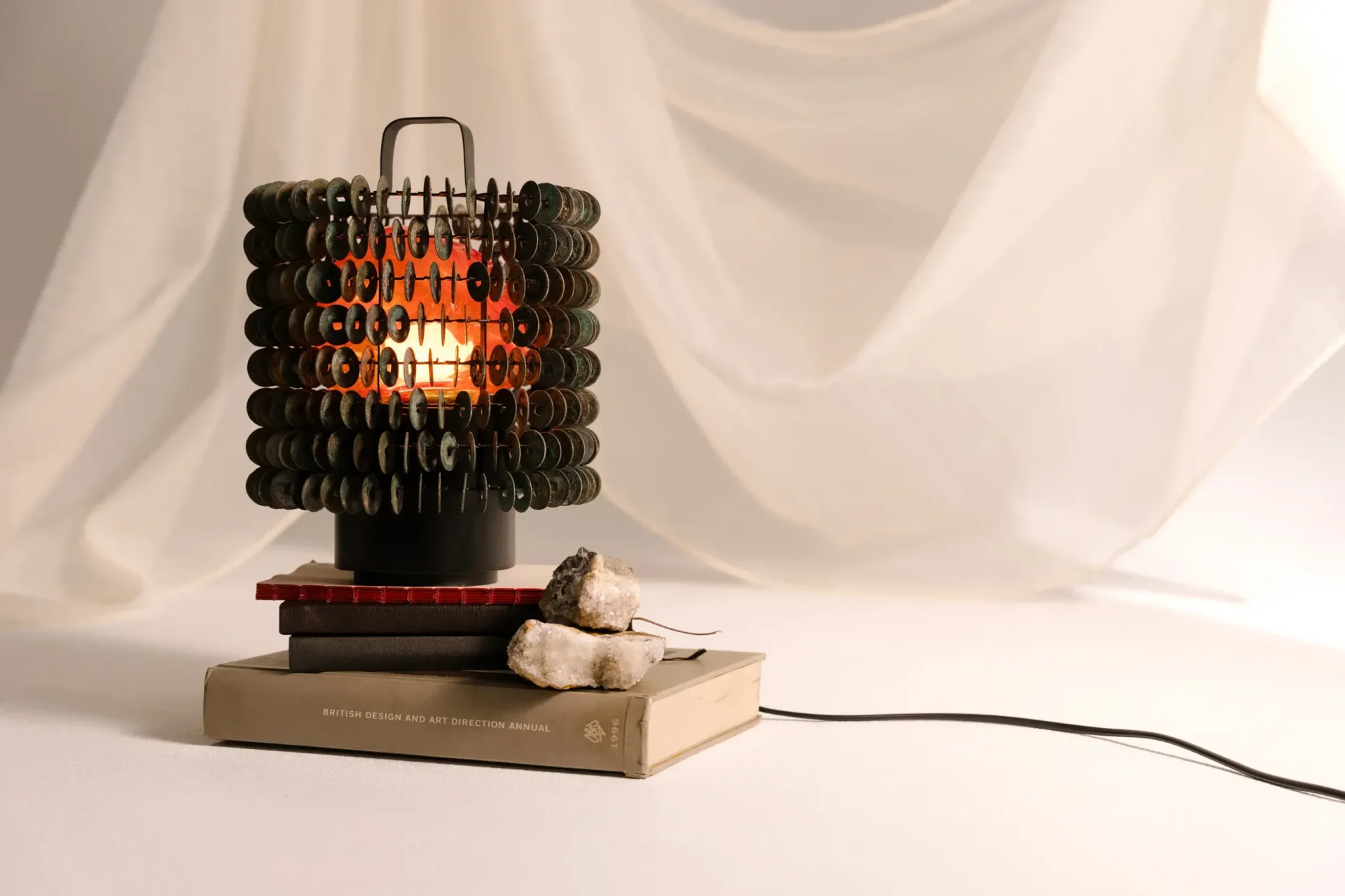 Ketika Dua Makna Budaya Menyala Lewat ROH Table Lamp