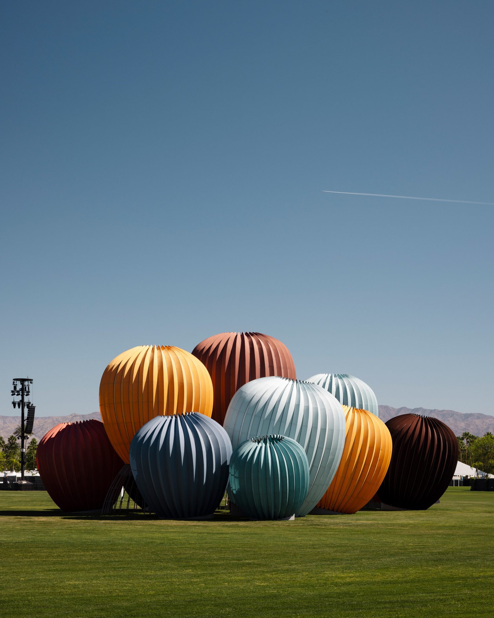 Di Luar Panggung: Peran Instalasi Seni di Coachella 2026